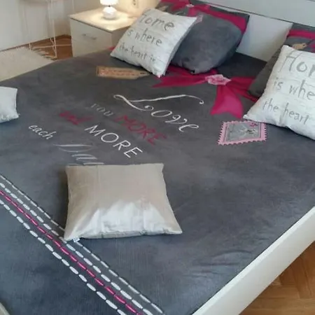 Apartment Pina *